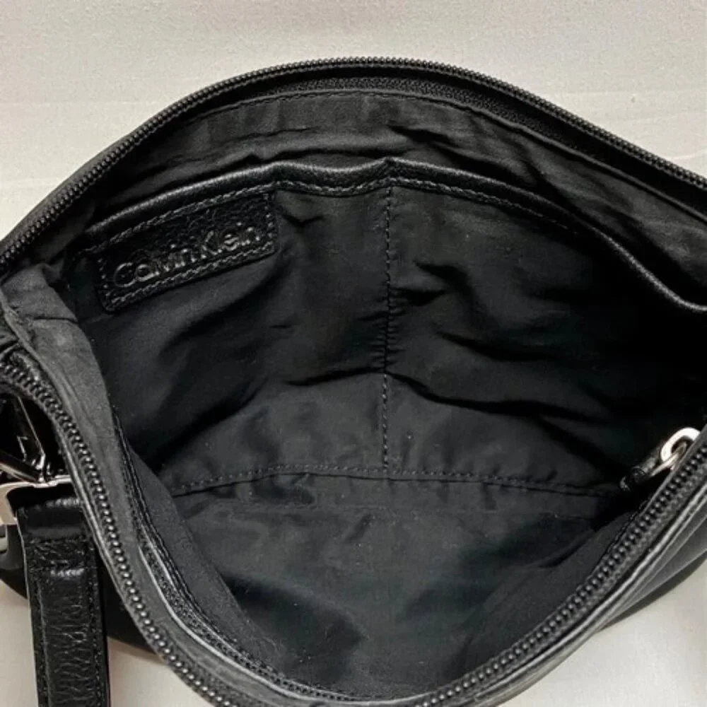 Calvin Klein Crossbody Bag‎ Black Lightweight Sporty CK Nylon Shoulderbag (Read)